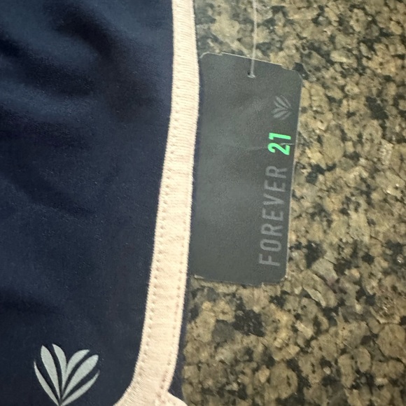 BNWT Forever 21 Shorts - Picture 2 of 5
